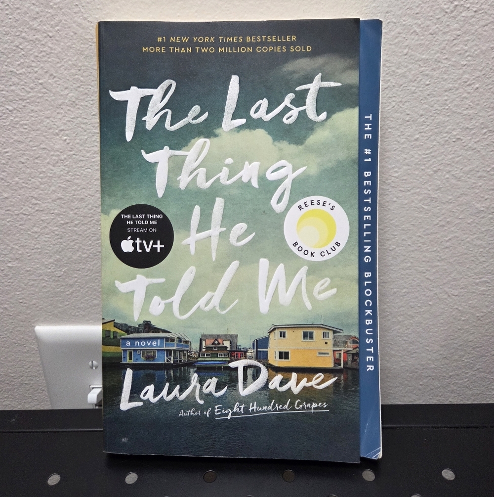The Last Thing He Told Me by Laura Dave, Paperback